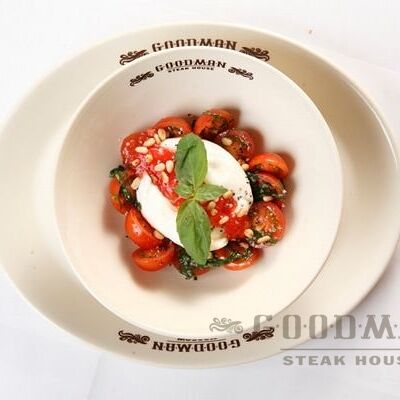 Салат с сыром Буррата в Goodman по цене 890