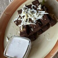 Гренки с сыром и соусом блю чиз в Бальзамин