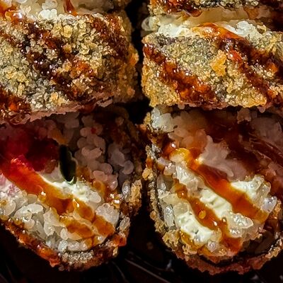 Ролл горячий Токио в Vanana cafe по цене 520 ₽