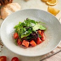 Салат с малосоленой семгой в Сыроварня AndreAle