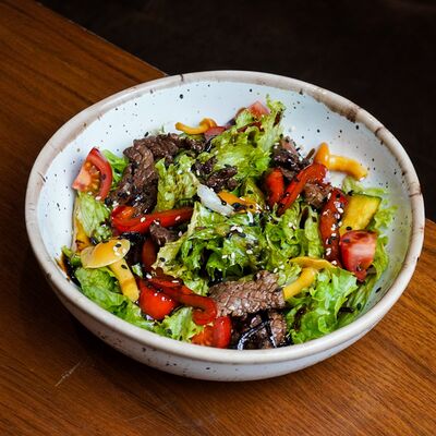 Салат с телятиной и маринованными опятами в Dimcoffee по цене 630 ₽