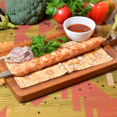 Люля-кебаб из курицы с соусом сацебели в АйДаБаран по цене 720 ₽