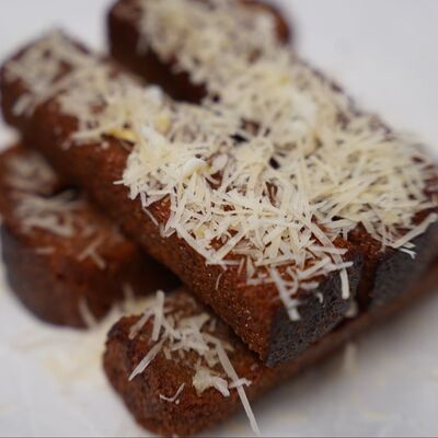 Гренки с чесноком и сыром в Semechka по цене 429 ₽