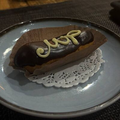 Мини-эклер в Мясо & Рыба по цене 130 ₽