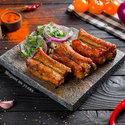 Свиные ребра на углях в Жарим на углях по цене 900 ₽