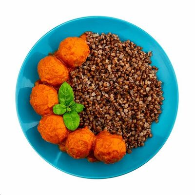 Фрикадельки мясные с гречкой под сливочно-томатным соусом в Азбука Вкуса Экспресс Меню по цене 365 ₽