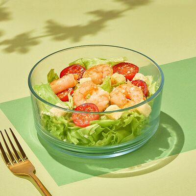 Салат Цезарь с креветками в Dostaевский по цене 573 ₽