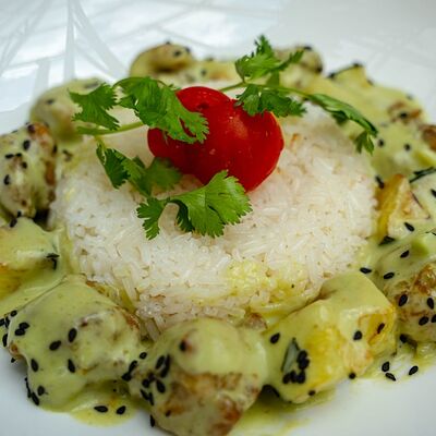 Тайский зеленый карри с курицей в Том Ям бар по цене 850 ₽