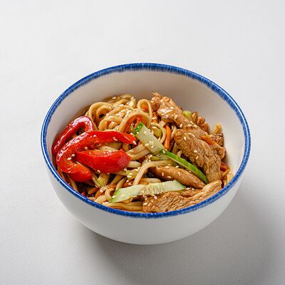 Лапша с курицей в NYUSURI корейская кухня по цене 549 ₽