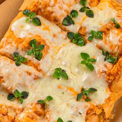 Пицца Маргарита в Омар Хайям по цене 580 ₽