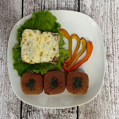 Свинина, запеченная с чесноком и имбирем в Луна Рыба по цене 690 ₽