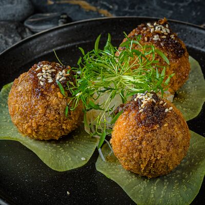 Крокеты с вагю и дорблю в Tottori по цене 1870 ₽