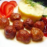 Фрикадельки с картофельным пюрев Кухня Хома