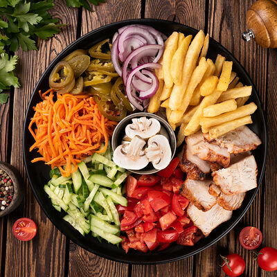 Шаверма на тарелке с грибами в Кухня 91 по цене 564 ₽