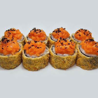 Темпура-ролл с острым лососем в Mad Chicken по цене 700 ₽