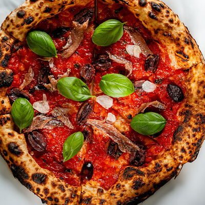 Неаполитана с анчоусами в Lui по цене 1300 ₽