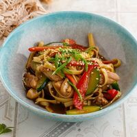 Лапша с цыпленком и овощами в Катюша Katyusha