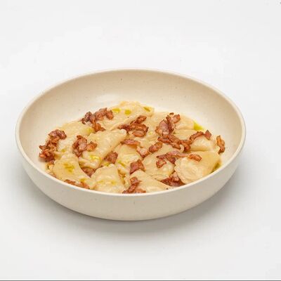 Вареники с картофелем и беконом в Le dessert по цене 660 ₽