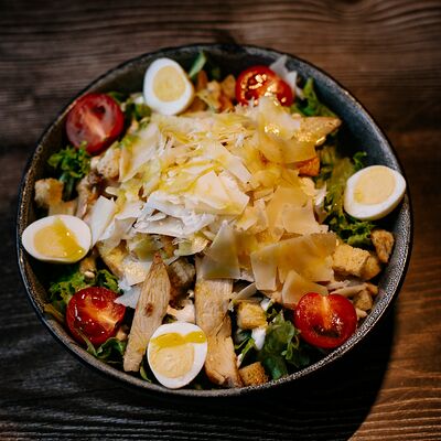 Салат Цезарь с курицей в Gioffre по цене 600 ₽
