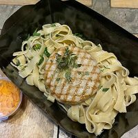 Котлета куриная с пастой и сыром чеддер в Гастропаб 40