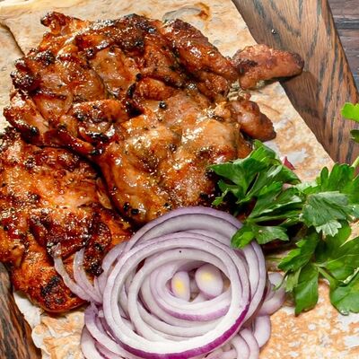 Шашлык из куриных бедрышекв Хачапури Марико по цене 525 ₽