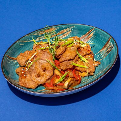 Ломтики cвинoй вырезки, обжаренные в соевом кляре в Kiss по цене 450