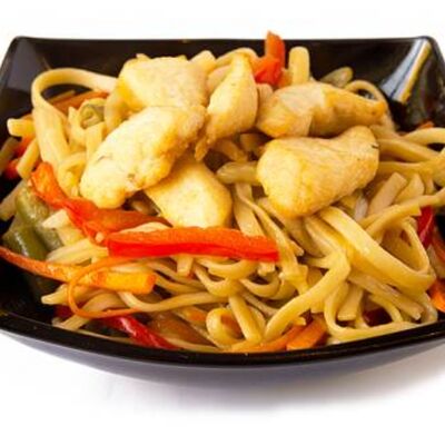 Вок с курицей в соусе терияки в Винъярд по цене 420 ₽