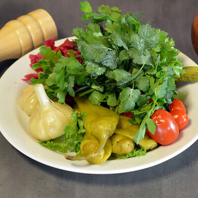 Закуска по-грузински в Грузия и вино по цене 1200 ₽