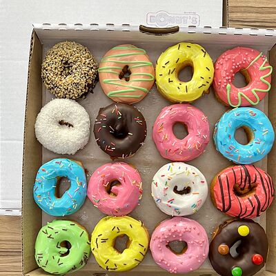 Шестнадцать глазированных пончиков в Пончики donuts по цене 1139 ₽