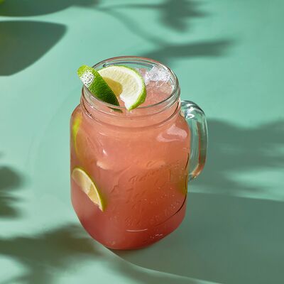 Лимонад клубничный в Баклажан в ТЦ 