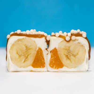 Ролл мандарин, банан и карамель в Русалочка любит суши по цене 590 ₽