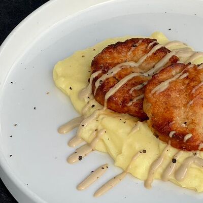 Куриные котлетки с пюре в Berberry & ptichka по цене 550 ₽