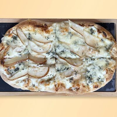 Римская пицца Груша с горгонзолой в Коко Point по цене 635 ₽