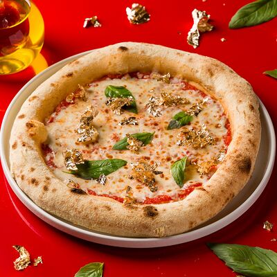 Пицца Маргарита Gold в ROSSINI GOLD PIZZA по цене 2250 ₽