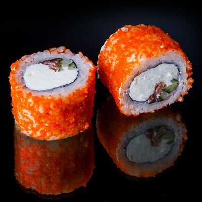 Калифорния с лососем в Tropical Sushi по цене 515 ₽