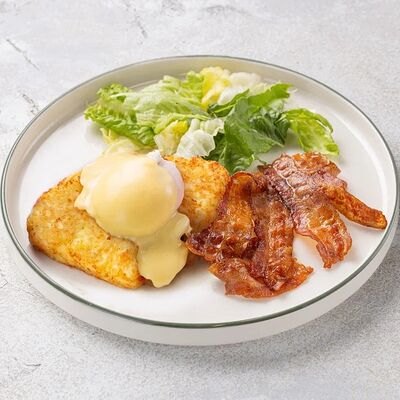 Хашбрауны с яйцом пашот и беконом в Шоколадница по цене 495 ₽