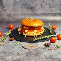 Бургер с курочкой в BASEMENT