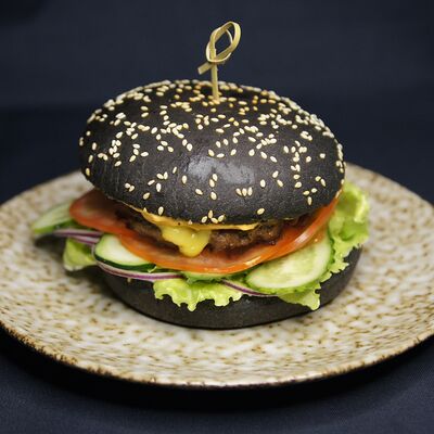 Бургер с говядиной и соусом халапеньо в Пойдем зайдем по цене 630 ₽