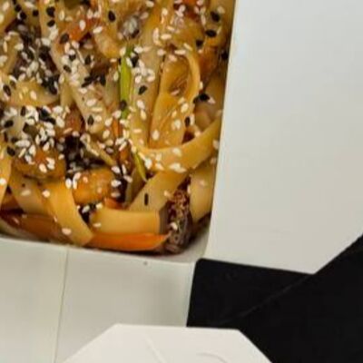 Удон с морепродуктами и овощами в сливочном соусе в Byfoodzee по цене 479 ₽