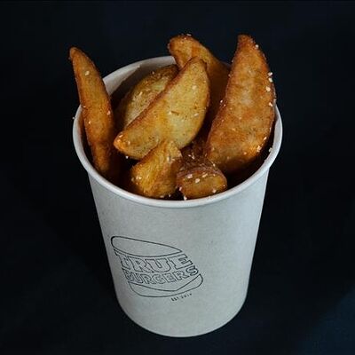 Картофель по-деревенски с томатной сальсой в True Burgers по цене 305 ₽