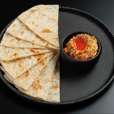 Роти с маслом кимчи в Stories по цене 399 ₽