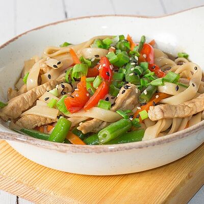 Удон со свининой и овощами в терияки в Луиджи & Тосё по цене 239