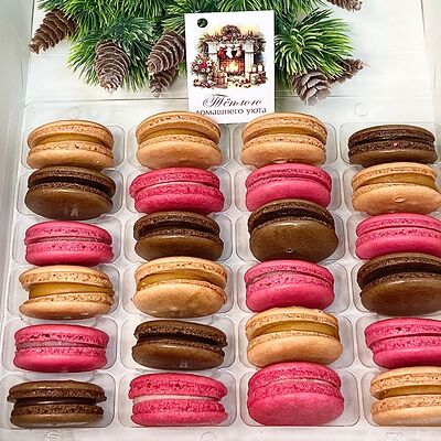 Подарочный набор макаронс и открытка в Чарли Чаплин по цене 2500 ₽