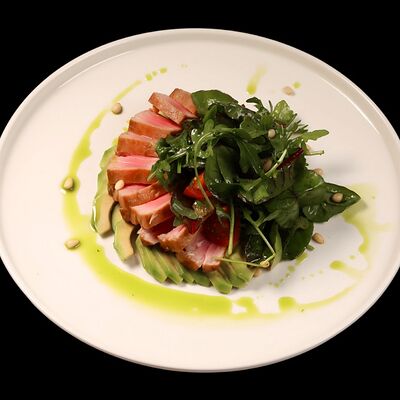 Салат с тунцом в Beer & Fire Grill по цене 897 ₽