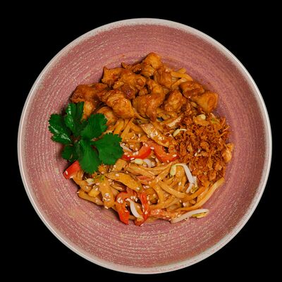 Сливочная лапша с курицей и луком фри в Ramenshop по цене 490 ₽