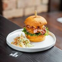 С беконом и арахисовой пастой в The burger lab