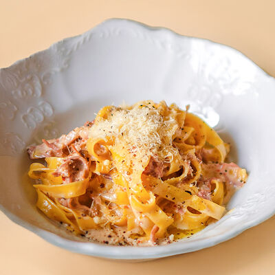 Паста с индейкой в сливочном соусе с пармезаном в Kalabasa по цене 1563 ₽