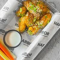 Куриные крылья Манго-чили в Harbor