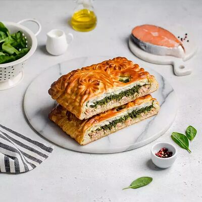 Пирог с горбушей и шпинатом в Штолле по цене 3817 ₽