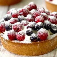 Ягодная тарталетка со смородиной в Blanche